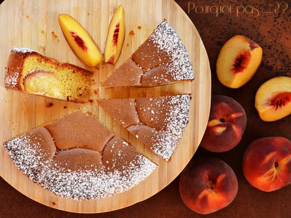 Gâteau pêches, amandes, citron noir