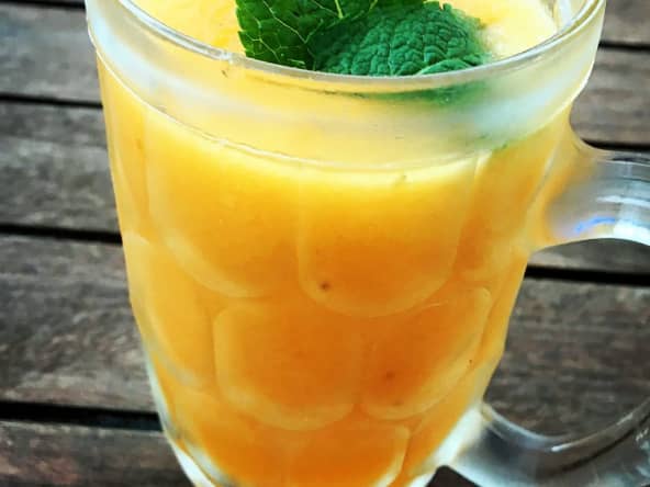 Cocktail frappé au melon et nectarine