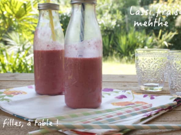 Lassi rafraîchissant fraises et menthe