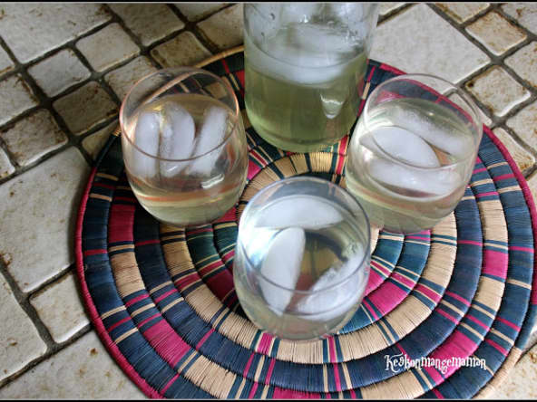 Café glacé blanc au jasmin