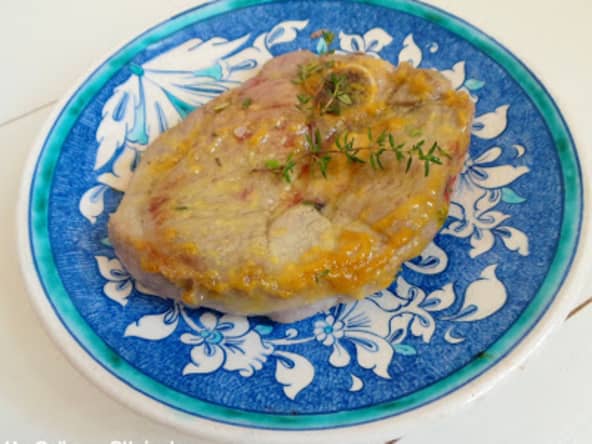 Tranches de gigot à la moutarde au miel et au thym