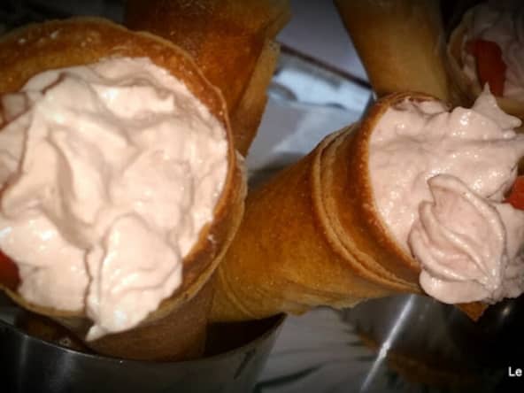 Mousse de foie gras en cornets croustillants