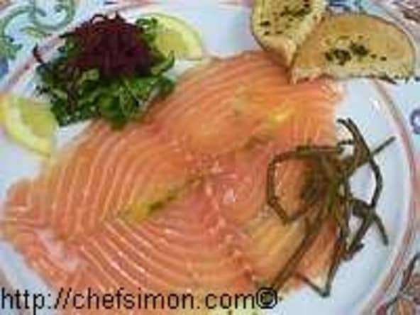 Carpaccio de saumon genièvre et basilic (carpaccio de poisson)