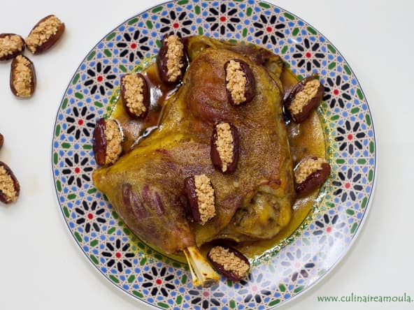 Epaule d'agneau aux dattes farcies : un plat de fête sucré salé !