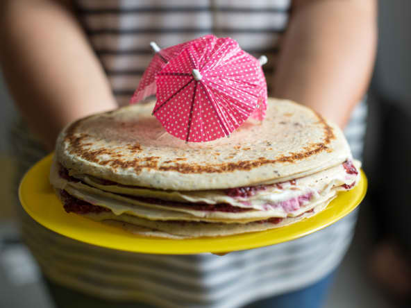 Gâteau de crêpes citron framboises