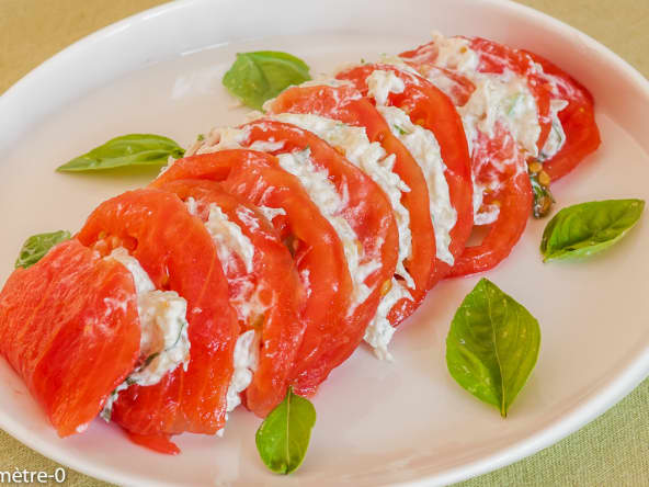 Tomates à la crème de concombre et ricotta