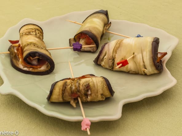 Roulés d'aubergines au jambon et à la scamorza