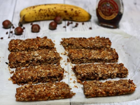Barres de céréales avoine, banane, noisettes et chocolat