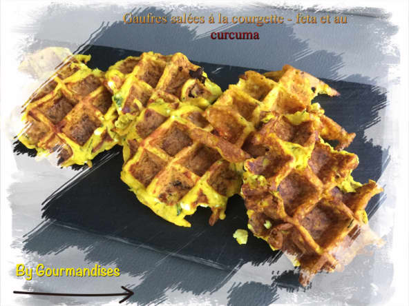 Gaufres salées à la courgette, feta et curcuma