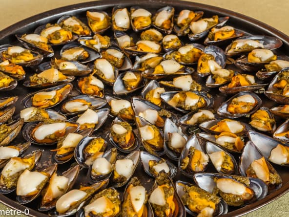 Moules farcies au pesto et à la scamorza pour l'apéro