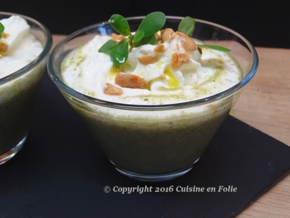 Velouté de pourpier et sa chantilly de fromage de chèvre frais et huile de pistache