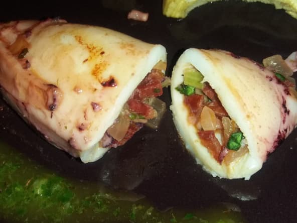 Encornets farcis au chorizo et basilic cannelle