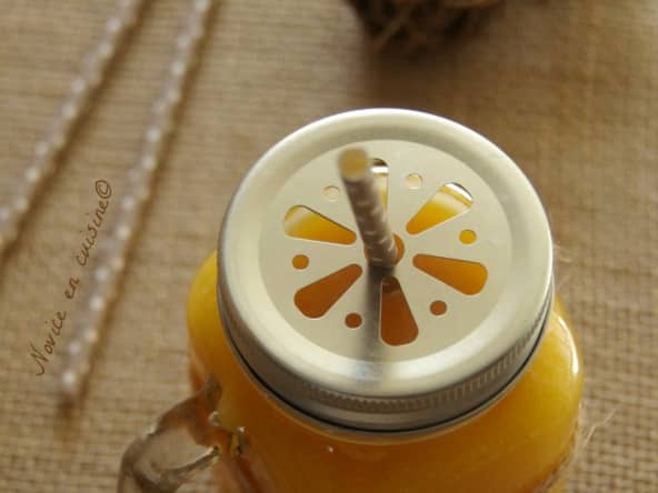 Jus de fruits exotiques maison nectarines, fruits de la passion, oranges, ananas, mangue