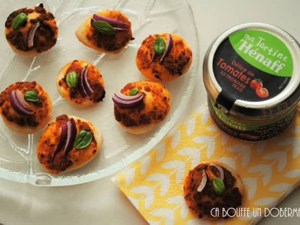 Mini pizzas tomate et oignon rouge