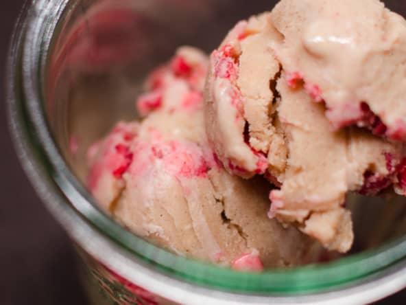 Glace à la cannelle, à la framboise et aux spéculoos