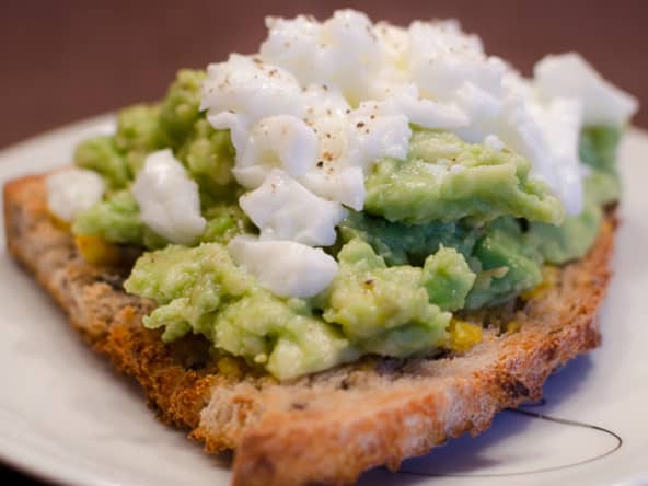 Tartine à l'avocat et à l'oeuf