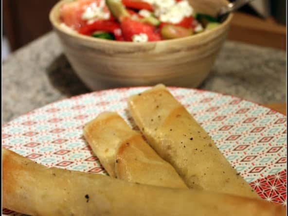 Salade grecque à la pastèque et bricks à la feta