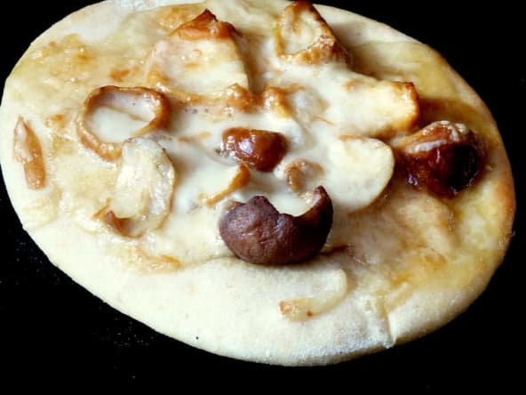 Pizza aux cèpes, scarmorza fumée et truffe