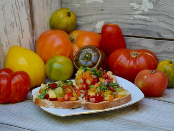 Tartines de tomates au basilic