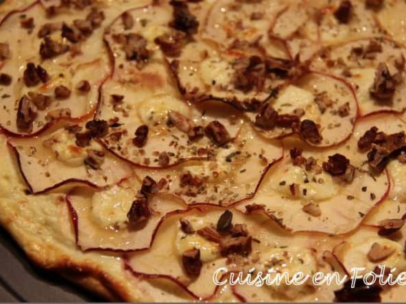 Tarte fine de chèvre frais, pommes, miel et amandes