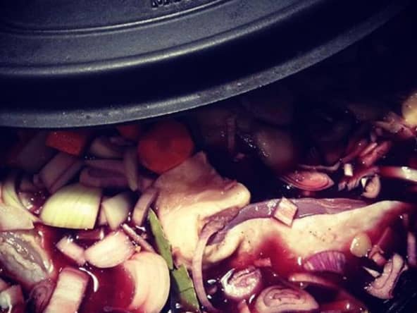 Le coq au vin de Mauricette : une recette de la tradition française