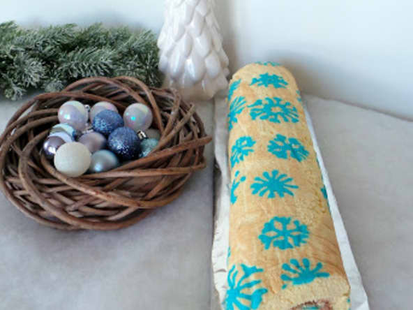 Gâteau roulé imprimé flocons de neige à la crème de marrons