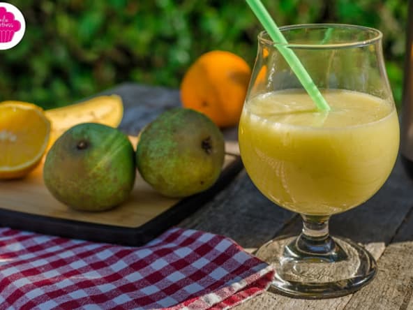 Jus de poires, bananes et oranges