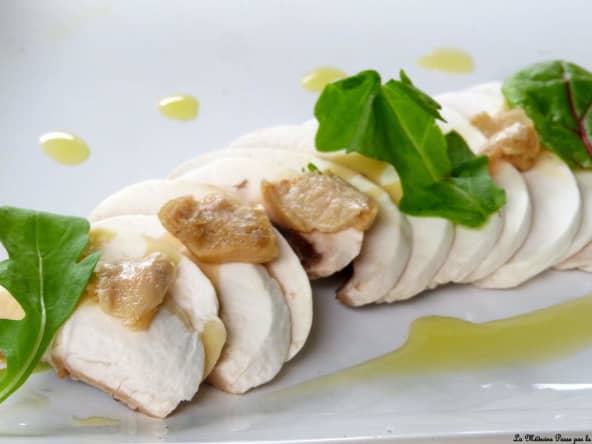 Carpaccio de champignons frais, copeaux de foie gras, noisettes et huile de truffe pour les fêtes