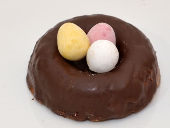 Petits nids de Pâques au caramel et chocolat