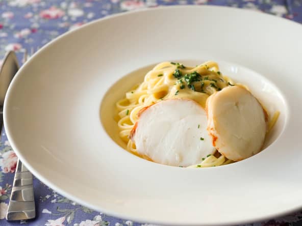 Médaillons de langouste et linguine au sabayon de crustacés