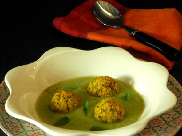 Boulettes de polenta et courgette, crème de courgette épicée