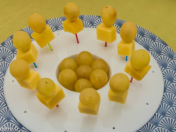 Brochettes de comté aux raisins