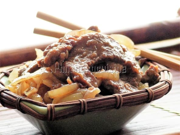 Bœuf sauté aux oignons