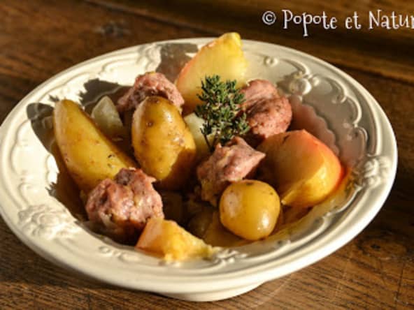 Rata de rattes du Touquet aux saucisses de Toulouse, chou blanc, pommes et Pommeau de Normandie