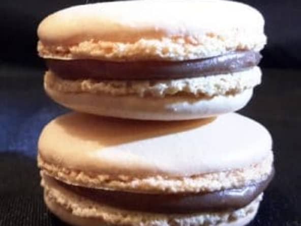 Macarons chocolat passion, ganache Jivara. - pâtisserie.news