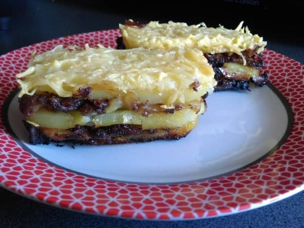 Mille-feuilles de pommes de terre à l'andouille de Bretagne, oignons et pommes - MéliMélFlo