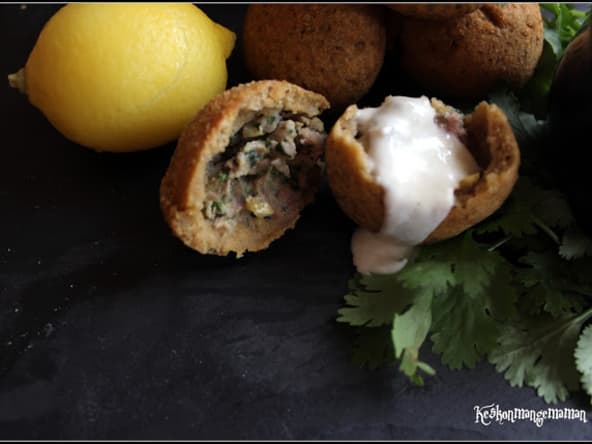 Boulettes de gigot d'agneau au citron confit, cumin , menthe et coriandre en coque de falafel