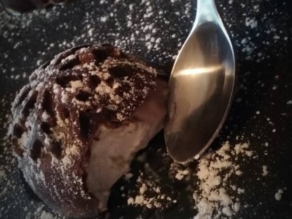 Coques au chocolat à la panna cotta pistache