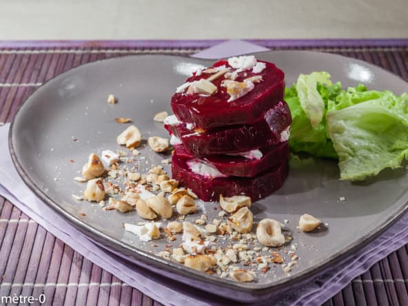 Millefeuille de betteraves aux noisettes et fromage frais