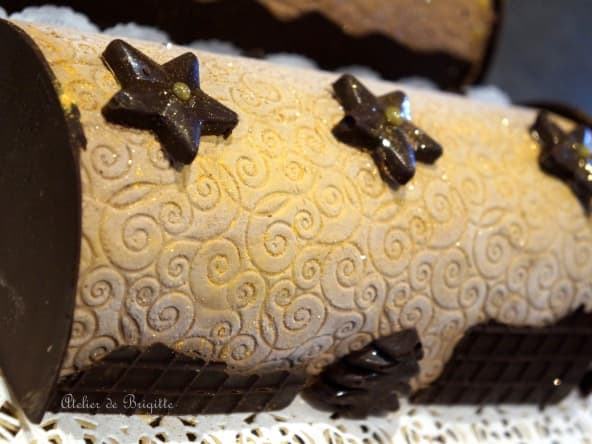 Bûche de noël au chocolat insert confit de poires