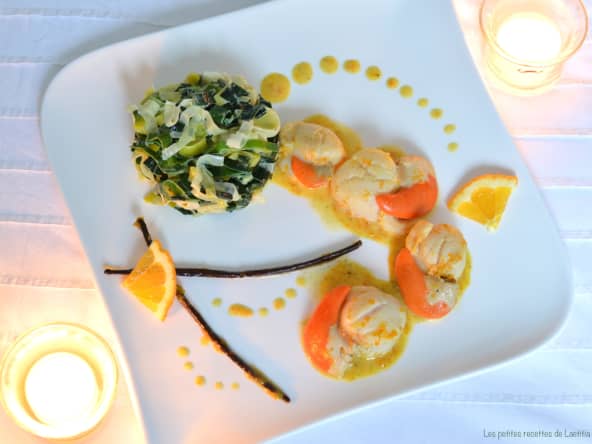 Noix de Saint Jacques à la vanille et à l'orange, et leur fondue de poireaux