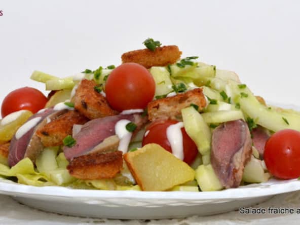 Salade fraîche aux filets de pigeon .