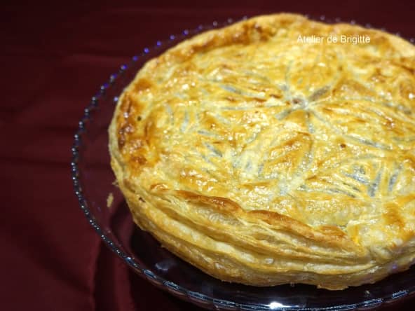 Galette des rois, amandes et pépites de chocolat pour l'Épiphanie