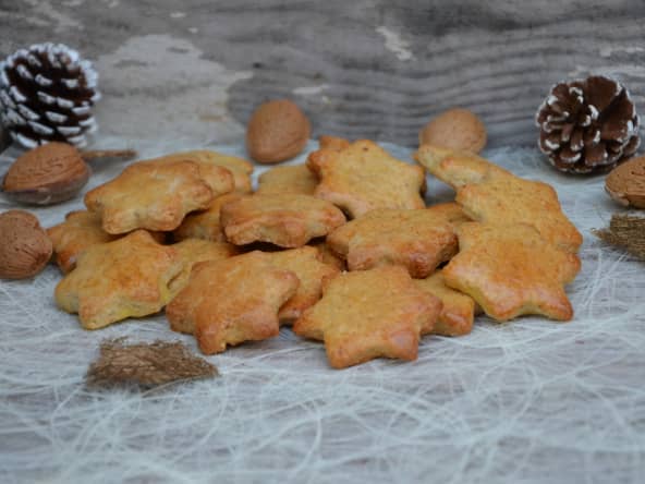 Petits sablés de Noël en forme d'étoiles