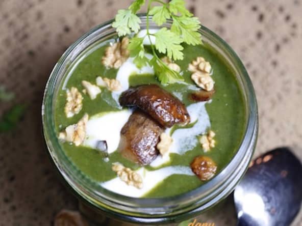 Velouté de cresson aux champignons et aux noix