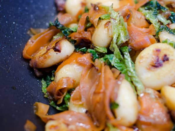 Poêlée de gnocchi au chou vert et carottes