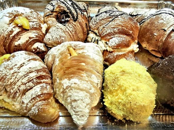 Croissants fourrés aux amandes et au chocolat