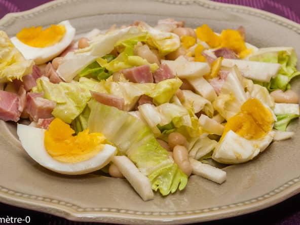 Salade de haricots blancs au jambon, oeufs et radis noir