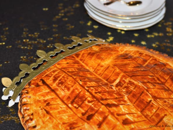 Galette frangipane agrémentée de noisette et citron vert