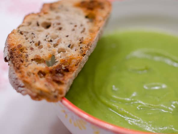 Soupe de brocoli et ses croûtons aillés